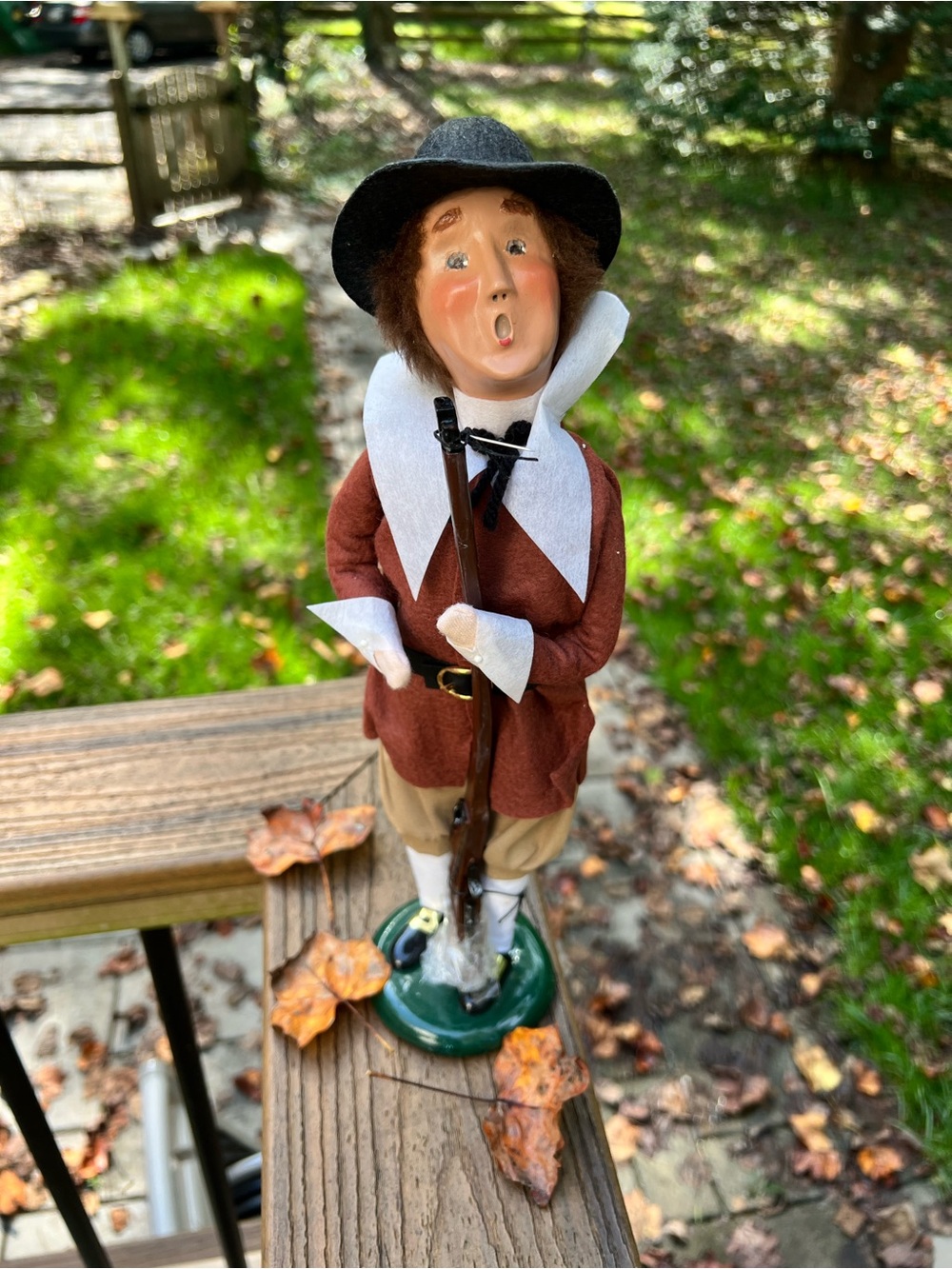 2005 Byers’ Choice Pilgrim Man Holding Musket SKU 5012D, SIGNED “Byer”.